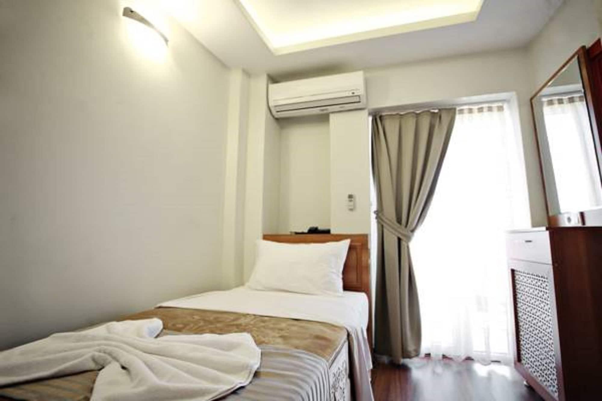 Taksim Palace Hotel Istanbul Exterior photo