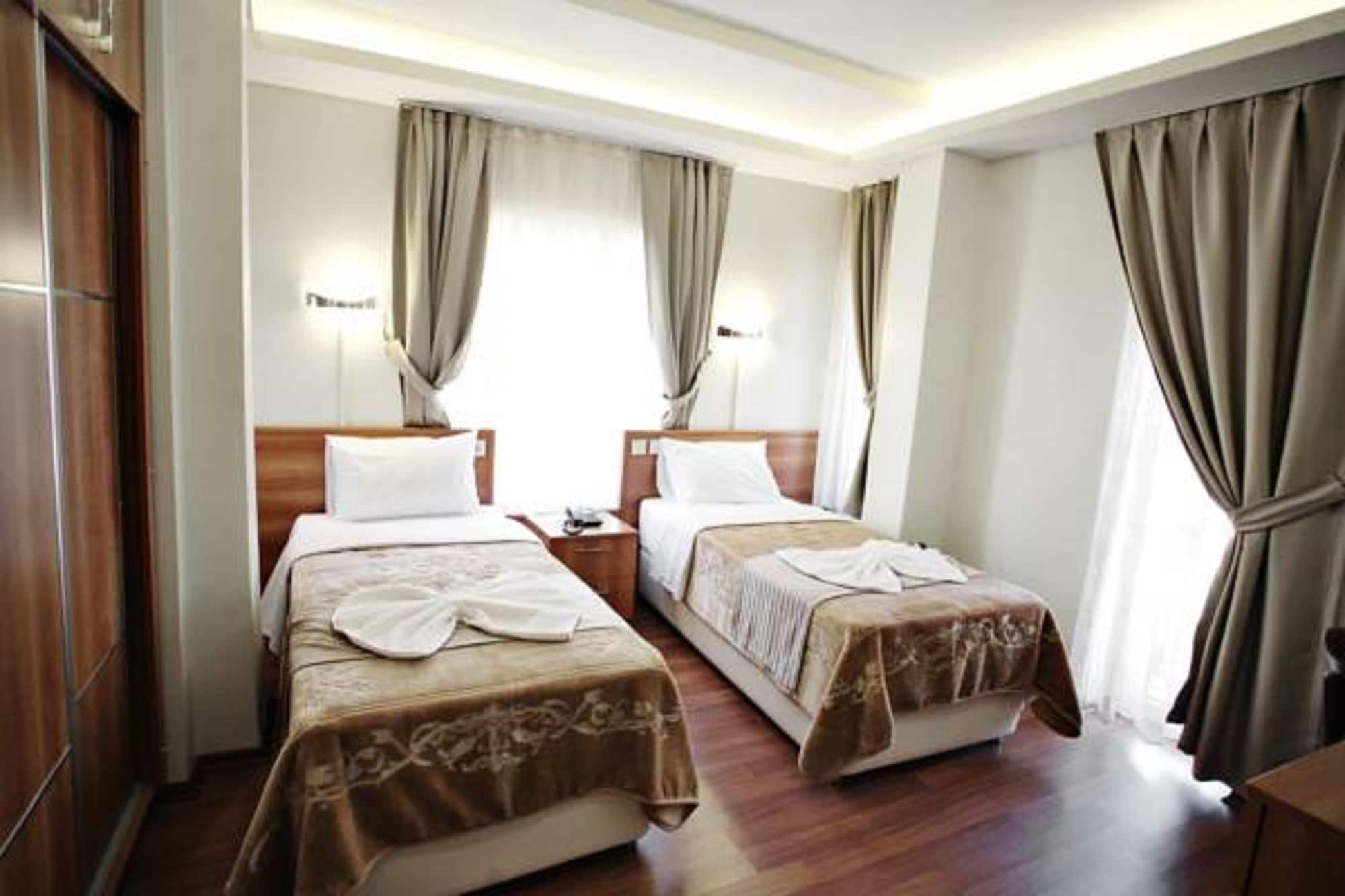 Taksim Palace Hotel Istanbul Exterior photo