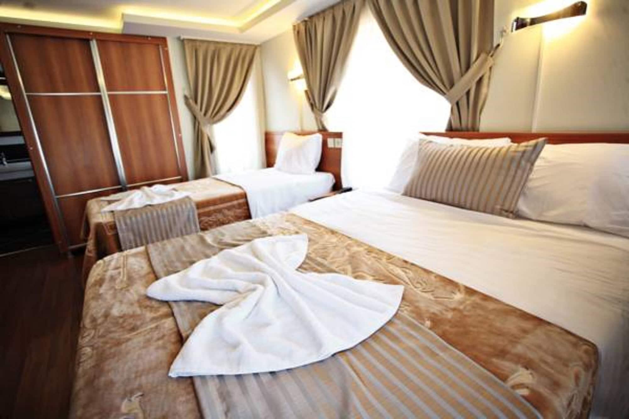 Taksim Palace Hotel Istanbul Exterior photo