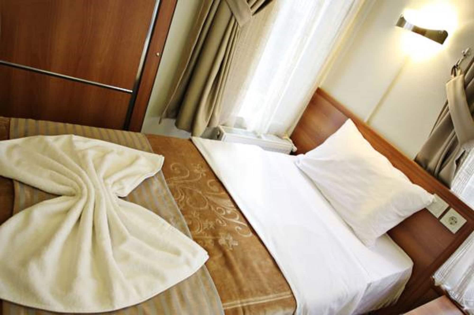 Taksim Palace Hotel Istanbul Exterior photo