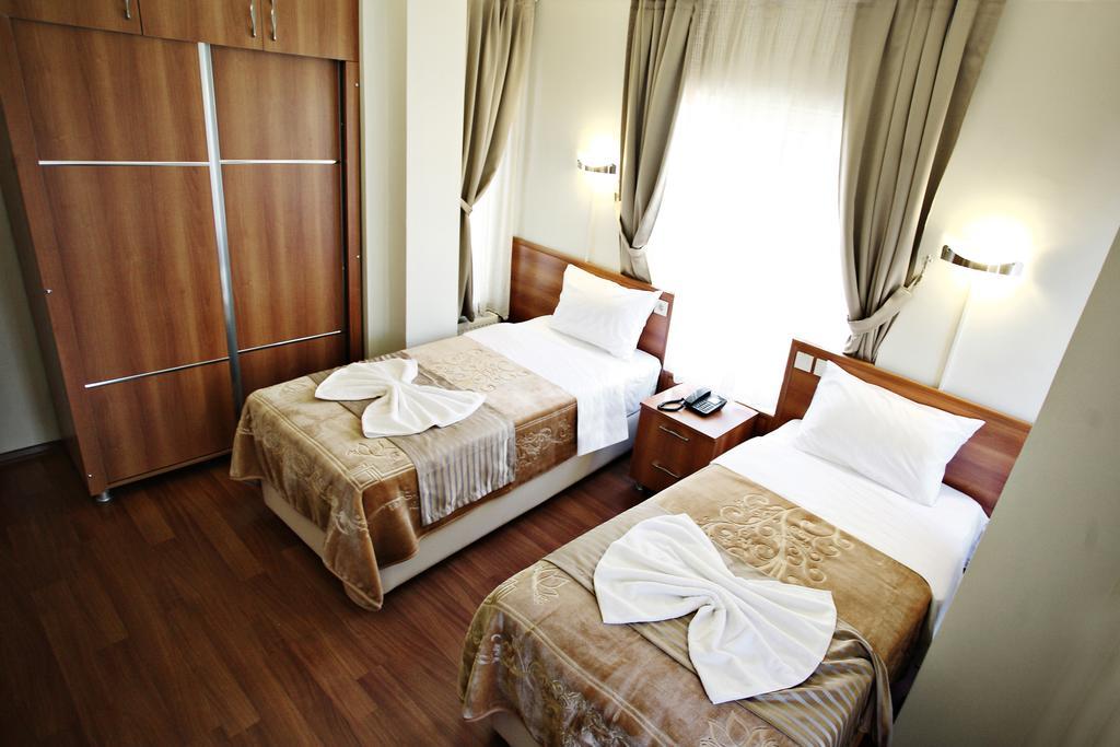 Taksim Palace Hotel Istanbul Room photo